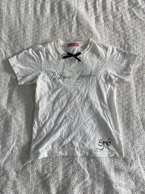 Adorable “Fashion Junkie” Bow Graphic Baby Tee